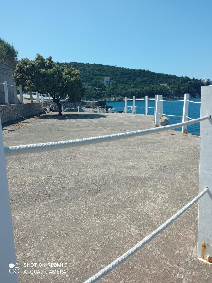 Apartmani Lux Sea Utjeha-Bušat Eksteriør billede